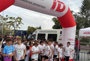 La línea de salida y de meta estuvo instalada en la puerta del polideportivo María de Villota. Foto: AVIB